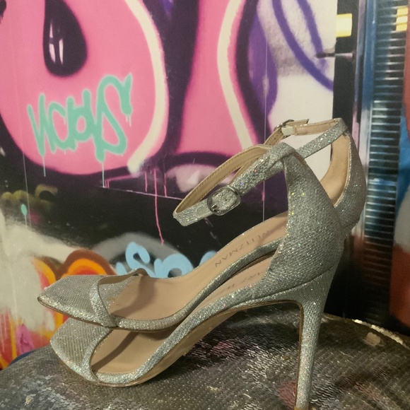 Stuart Weitzman Strappy Heel Sparkly Silver Glitter Size 11 - Picture 4 of 6
